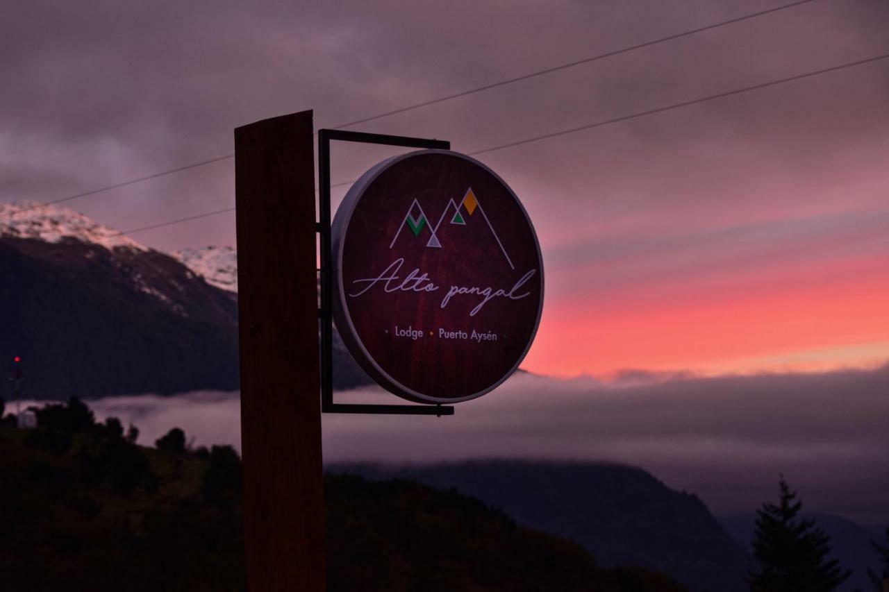 Alto Pangal Lodge بويرتو آيسن المظهر الخارجي الصورة
